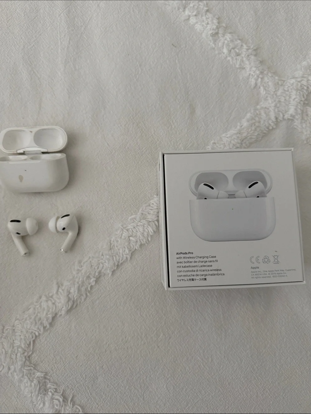 Apple White AirPods Pro with Charging Case